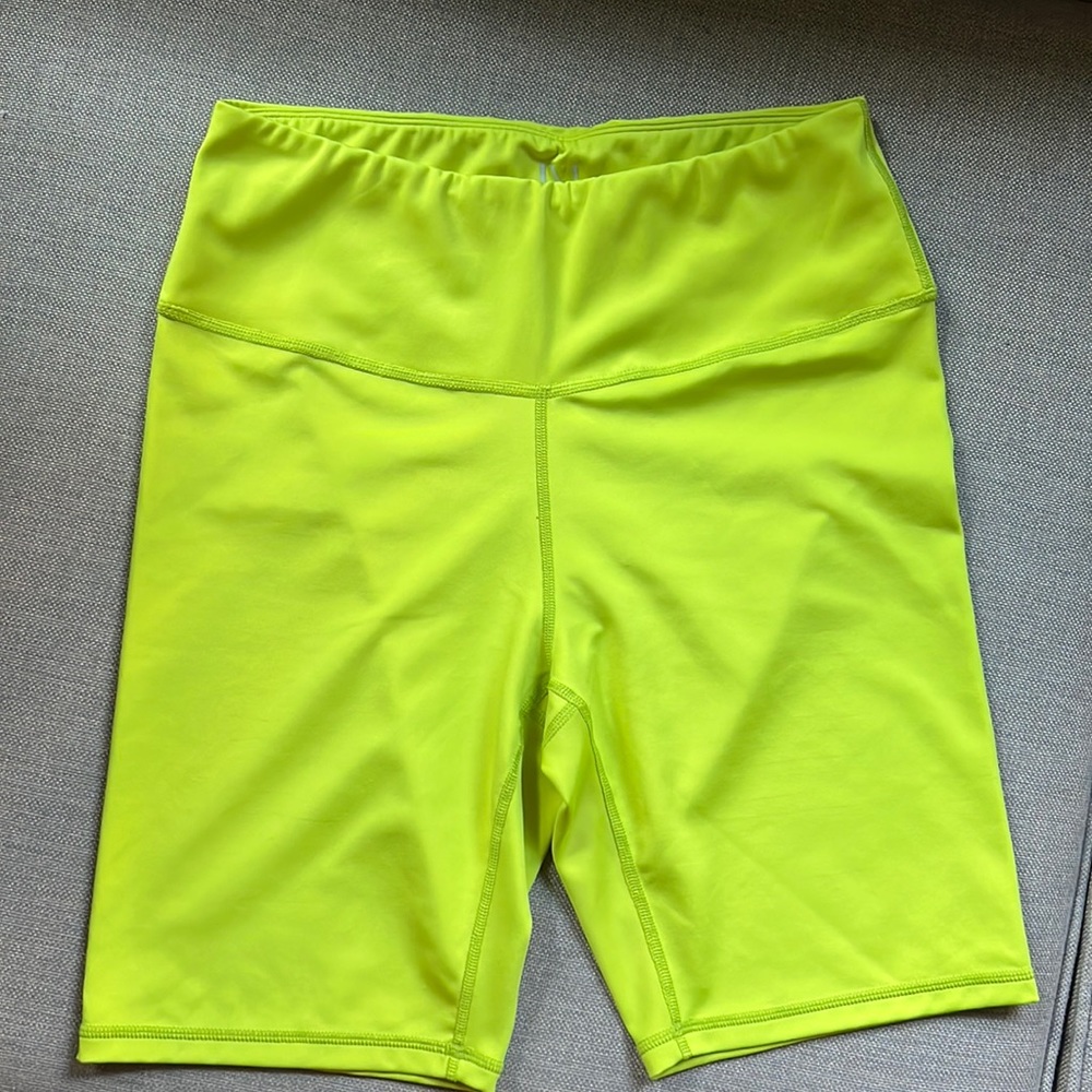 IVL collective spandex shorts M